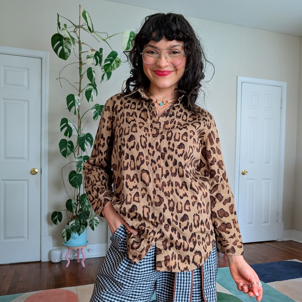 Leopard Print Button-Up Shirt - Picture 4 of 7